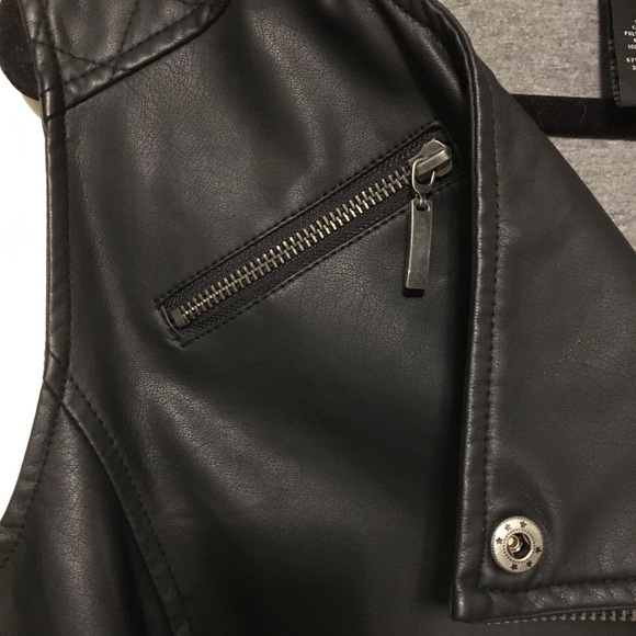 🌹HOST PICK🌹 NWT LANE BRYANT black zippered vest - Picture 2 of 8